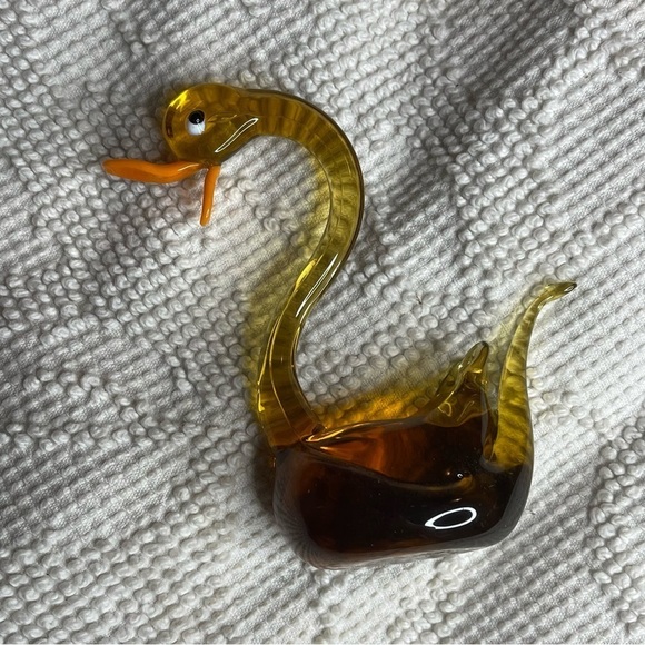 Beautiful Blown Glass Swan Amber Color‎ - Picture 3 of 5